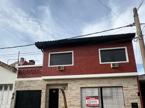 Casa Solida Impecable con Gran Potencial 5 amb,patio y garaj