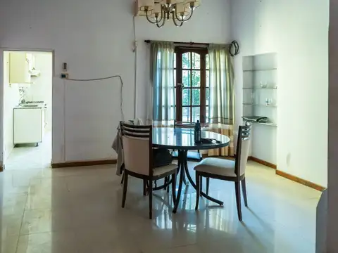 Venta casa 2 plantas, cochera + patio