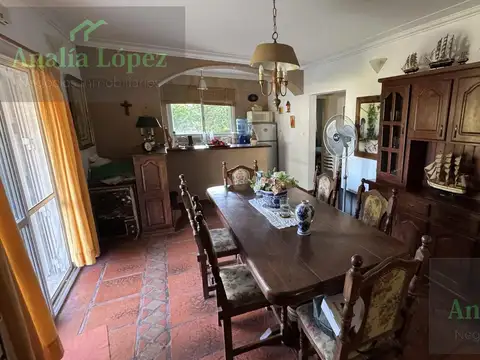 Casa 4 amb. sobre 4 lotes en barrio Las Lomas - Miramar