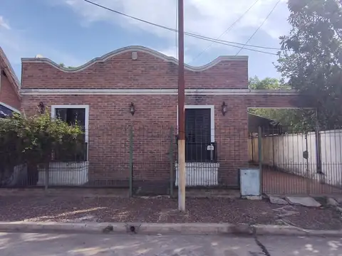 CASA ESTILO COLONIAL 2 DORMITORIOS CON GARAGE PASANTE 