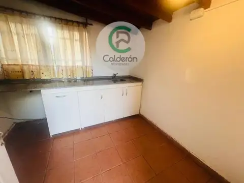 Casa en Alquiler con 4 cocheras