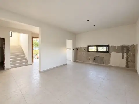 Casa en Venta con 4 cocheras
