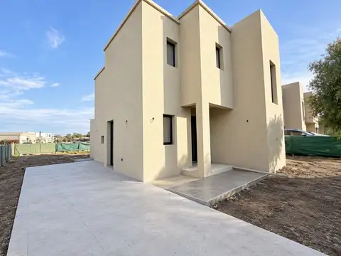 VENTA DE CASA EN SANTA ELENA - PILAR