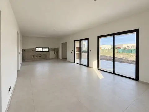 Casa 5 ambientes con 3 baños