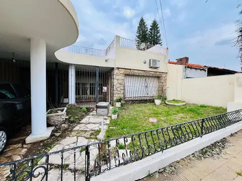 Venta casa 4 ambientes El Palomar cochera parrilla patio terraza lavadero acc. oeste