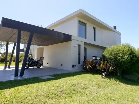 Casa 5 ambientes con 5 baños