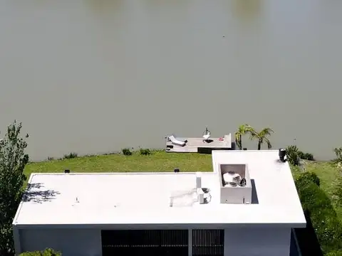 Casa 5 ambientes con 5 baños