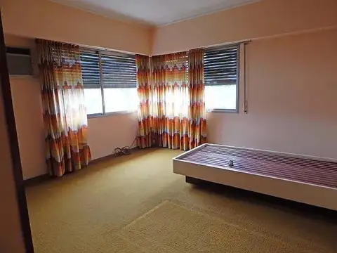 Casa 6 ambientes con 1 baño