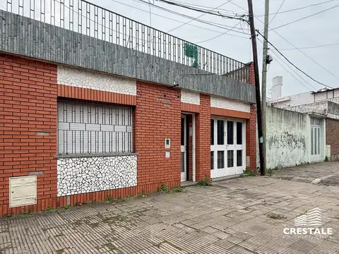Venta / Permuta - Casa 2 dormitorios con patio, cochera y terraza - Jorge Cura, Rosario.
