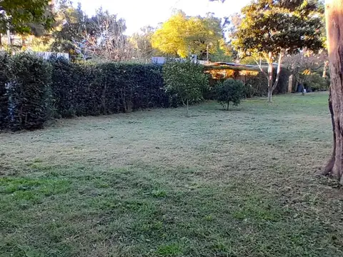 VENTA TERRENO 1400m2 EN BERAZATEGUI SOBRE ASFALTO