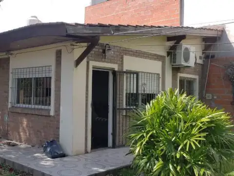 VENTA QUINTA, PISCINA, 2 LOCALES  AL FRENTE, 1560M2 IDEAL EV