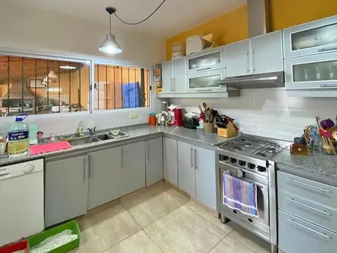 Casa 4 ambientes con 3 baños