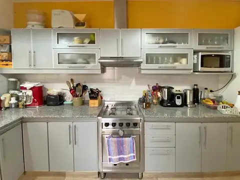 Casa en Venta con 3 cocheras