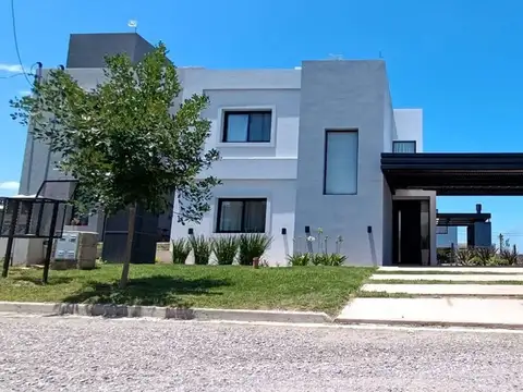 Venta amplia casa barrio tejas iv - categoria