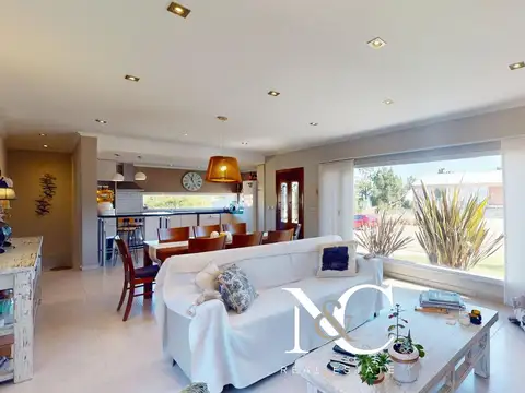 Casa 6 ambientes con 2 baños