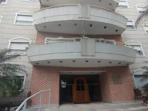 DEPARTAMENTO DE 3 AMBIENTES EN VENTA EN EXCELENTE UBICACION EN ADROGUE