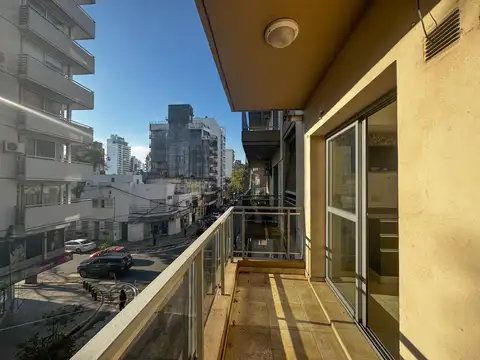 Urquiza 2097 (02-04)-Departamento 2 dormitorios COCHERA AMENITIES Balcón al frente - Zona Oroño