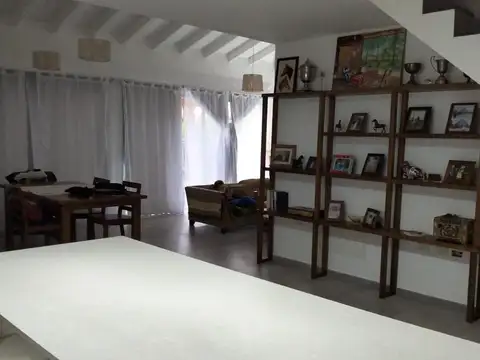 Casa en Alquiler de 4 dormitorios