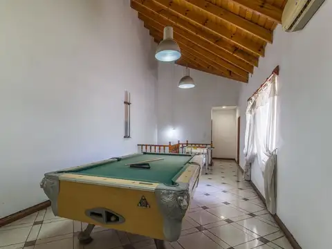 Casa 5 ambientes con 3 baños