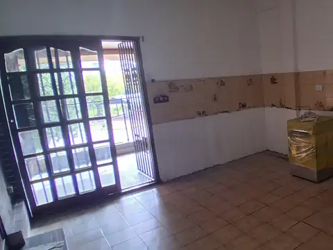 Casa + 2 Locales en V. Celina.  calle Pintos 2600