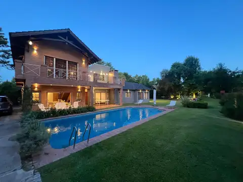 Casa 5 ambientes con 3 baños