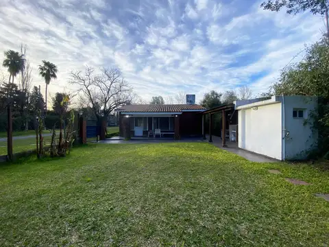 Casa en Venta con 2 cocheras