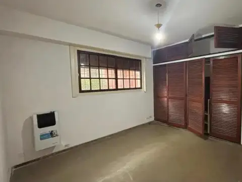 Venta de PH 4 ambientes con patio en Olivos