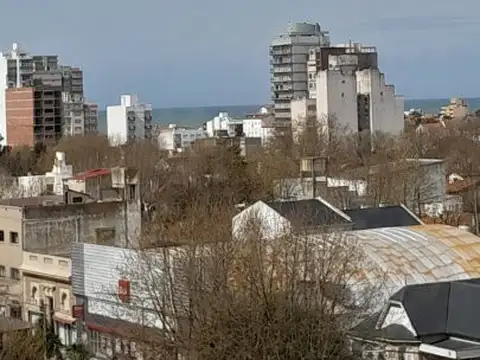 Alquiler por 12 meses 2 ambientes en Miramar. Edificio Torremarina.