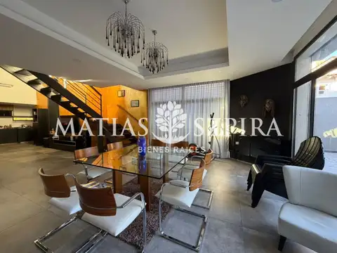Casa en Venta con 4 cocheras