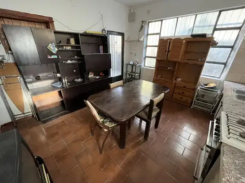 Casa 5 ambientes con 2 baños