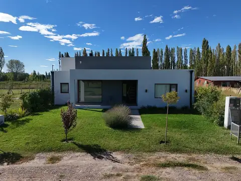 CASA EN VENTA EN BARRIO LOS CASTAÑOS PLOTTIER