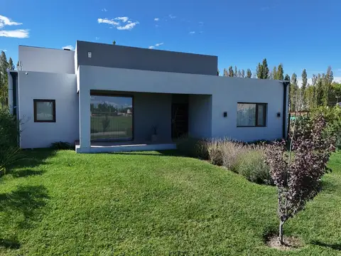 CASA EN VENTA EN BARRIO LOS CASTAÑOS PLOTTIER