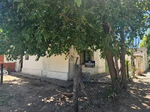 Casa en  ESQUINA SE VENDE