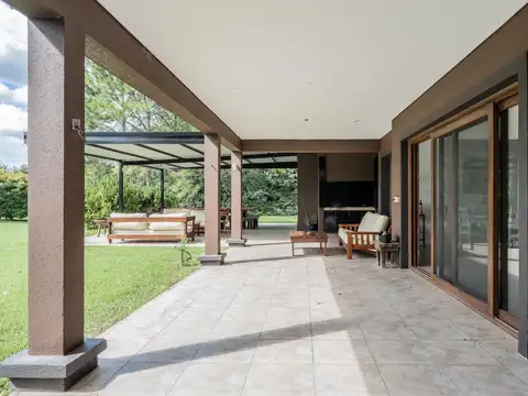 Casa 5 ambientes con 2 baños