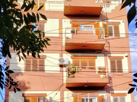 Alquiler departamento 2 ambientes con cochera en Wilde