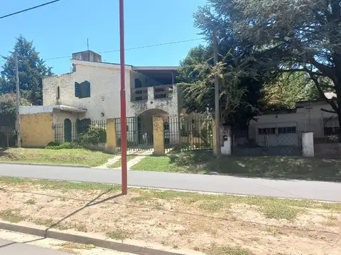 Av. Cassaffousth 100