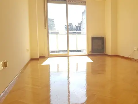 Alquiler 3 ambientes con balcòn en Abasto- 