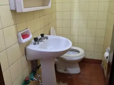 Local en Alquiler en Villa Luzuriaga, $ 400.000