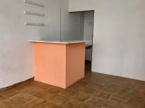 Local en Alquiler en Villa Luzuriaga, $ 400.000