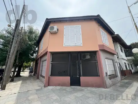 3 propiedades en 1.  Julio Acosta esquina Ameghino 