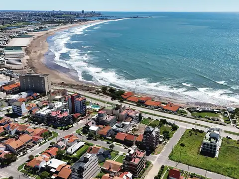 Terreno apto desarrollo frente a Waikiki.