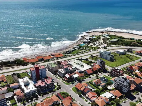 Terreno apto desarrollo frente a Waikiki.