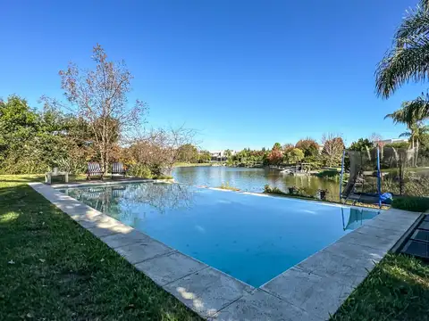 Venta, Casa Barrio La Isla, a la Laguna, Nordelta, Tigre.