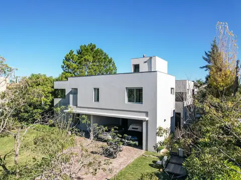 Casa 4 ambientes con 3 baños