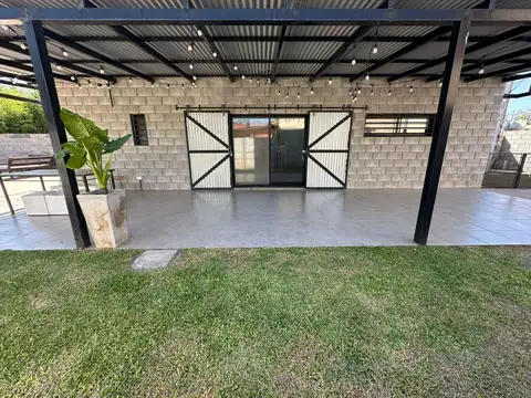 Casa en Venta con 2 cocheras
