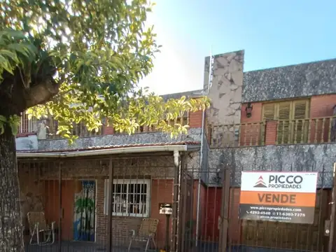 Casa 4 ambientes con 2 baños