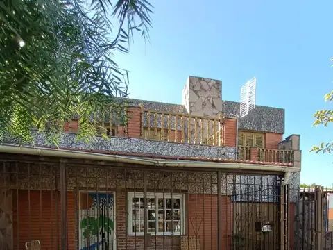 CASA 4 AMB. EN DOS PLANTAS ESCUCHA OFERTAS 