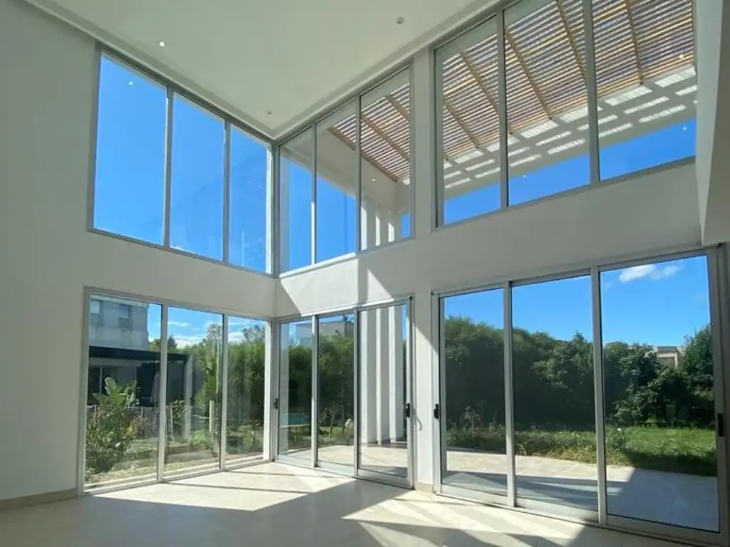 Casa en Alquiler - 4 dormitorios -