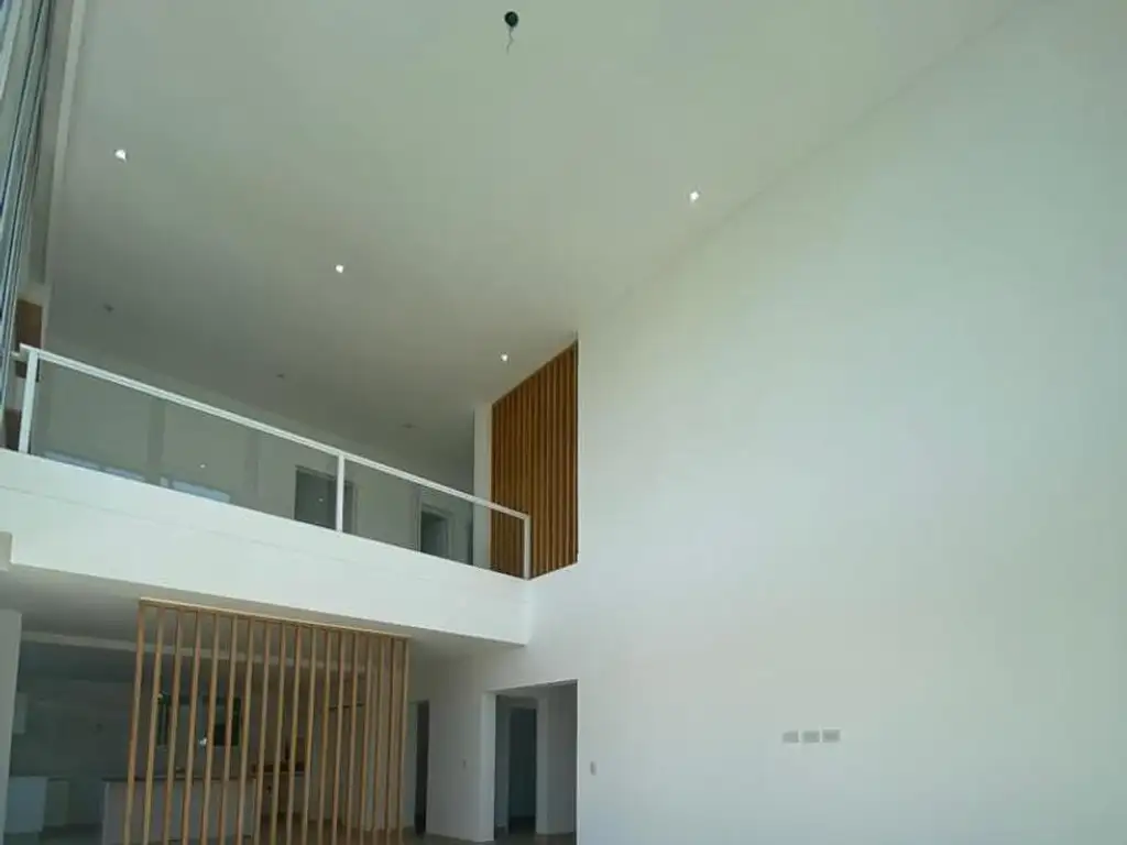 Casa en Alquiler con cochera