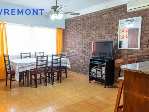 Casa en Venta con 3 cocheras